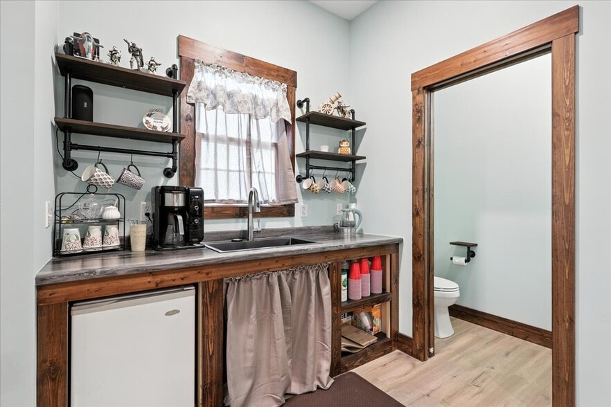 More Photos Of 321 High St, Maryville Restaurant For Sale