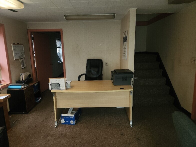 More Photos Of 370 Ardale St, West Haven Light Manufacturing For Sale