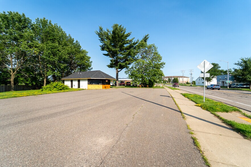 More Photos Of 1707 Merrill Ave, Wausau Freestanding For Sale