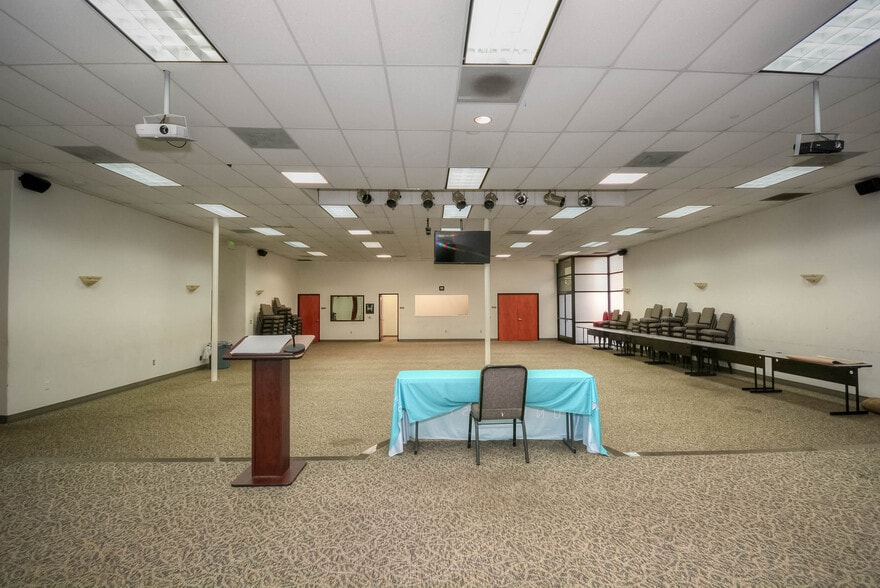 More Photos Of 570 S State College Blvd, Fullerton Warehouse For Sale