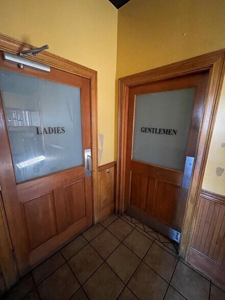 More Photos Of 352 Northgate Dr, Dalton Restaurant For Lease