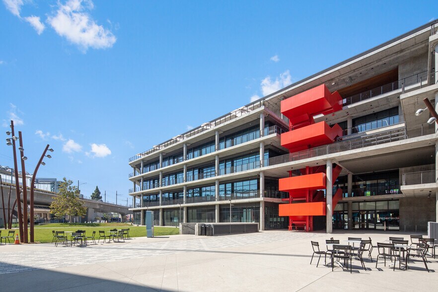 More Photos Of 8900 Venice Blvd, Culver City General Retail For Lease