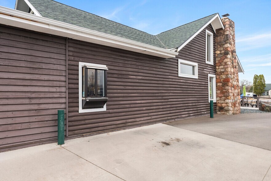 More Photos Of 24217 State Hwy 35, Siren Freestanding For Sale