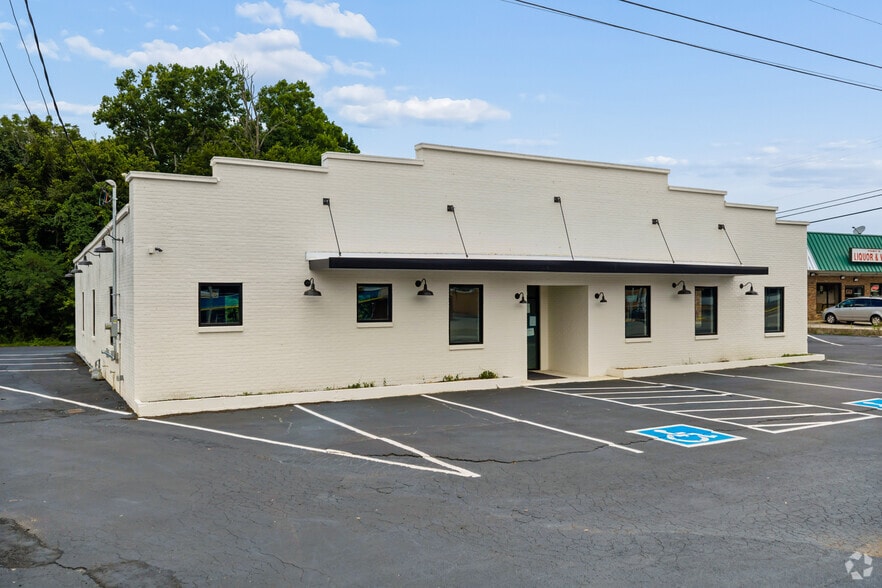 More Photos Of 111 Nashville Hwy N, Columbia Freestanding For Lease