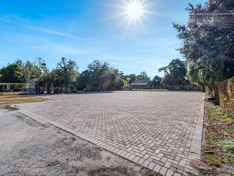 More Photos Of 1016 W Church St, Orlando Showroom For Lease