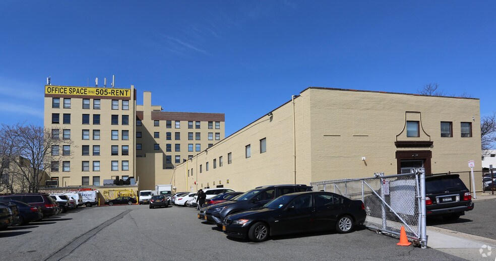 More Photos Of 250 Fulton Ave, Hempstead Office For Lease