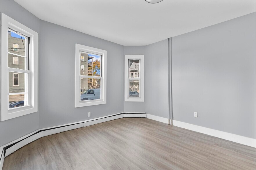 More Photos Of 746 Maple St, Bridgeport Apartments For Sale