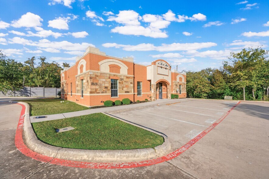 More Photos Of 131 Quest Ct, Keller Office For Lease