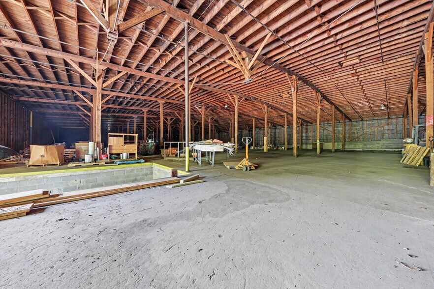 More Photos Of 237 Loretta St, Greeneville Industrial For Sale