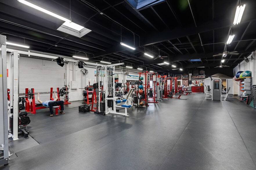 More Photos Of 640 Terminal Way, Costa Mesa Light Manufacturing For Lease