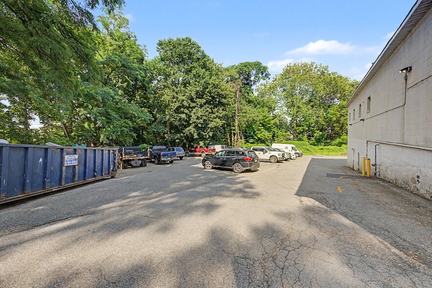 More Photos Of 23 Malcolm St, Morristown Industrial For Sale