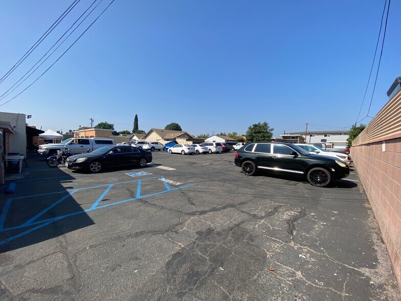 More Photos Of 9121 Garden Grove Blvd, Garden Grove General Retail For Lease