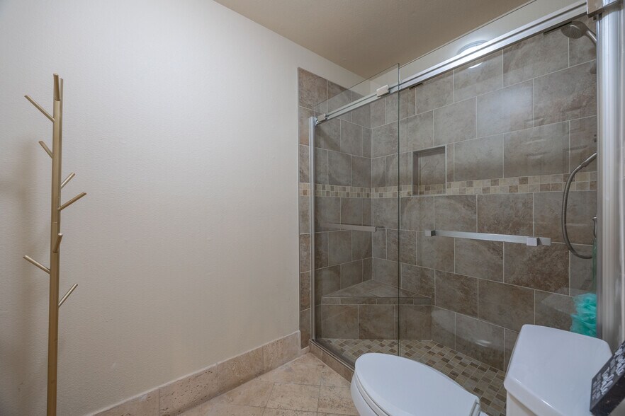 More Photos Of 1715 S Morgan St, Granbury Office Residential For Sale