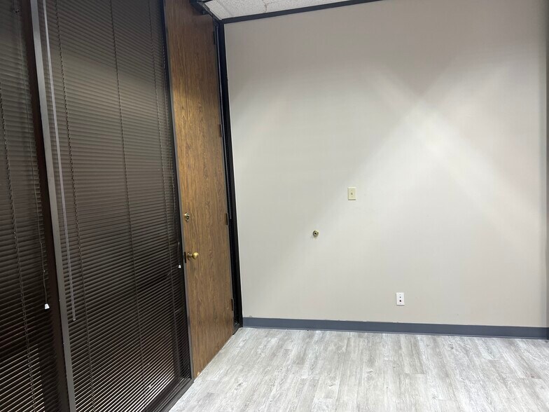 More Photos Of 3303 W FM-1960, Houston Medical For Lease