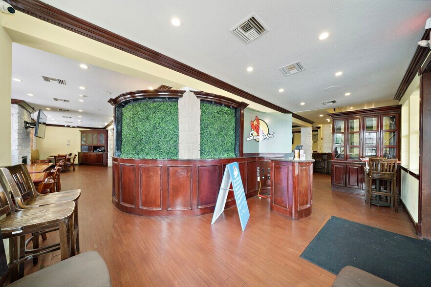More Photos Of 2320 NASA Pky, Seabrook Restaurant For Sale