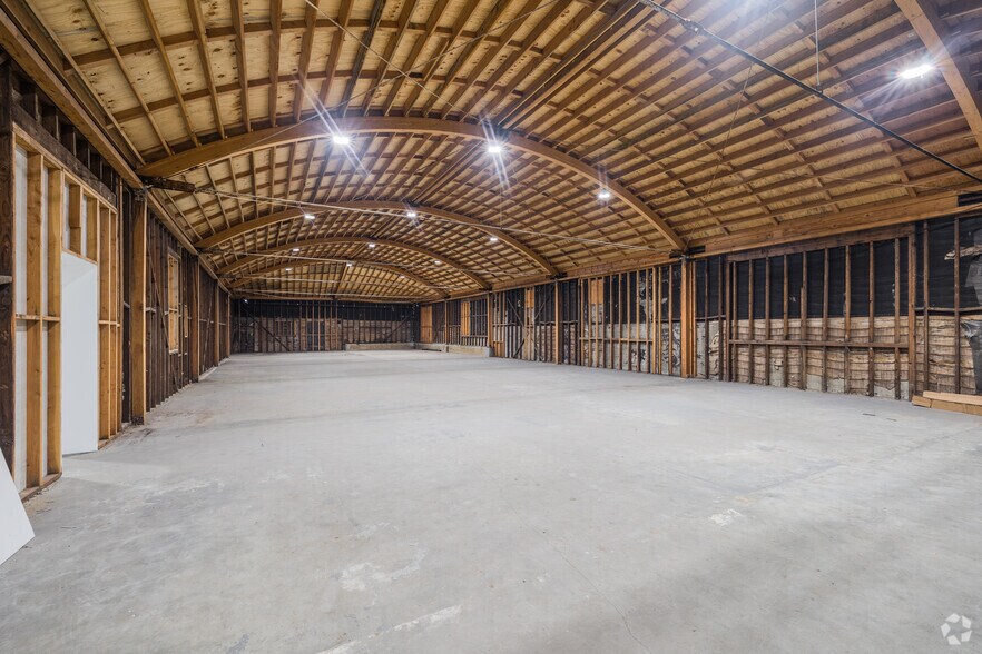 More Photos Of 5701-5709 S San Pedro St, Los Angeles Manufacturing For Lease