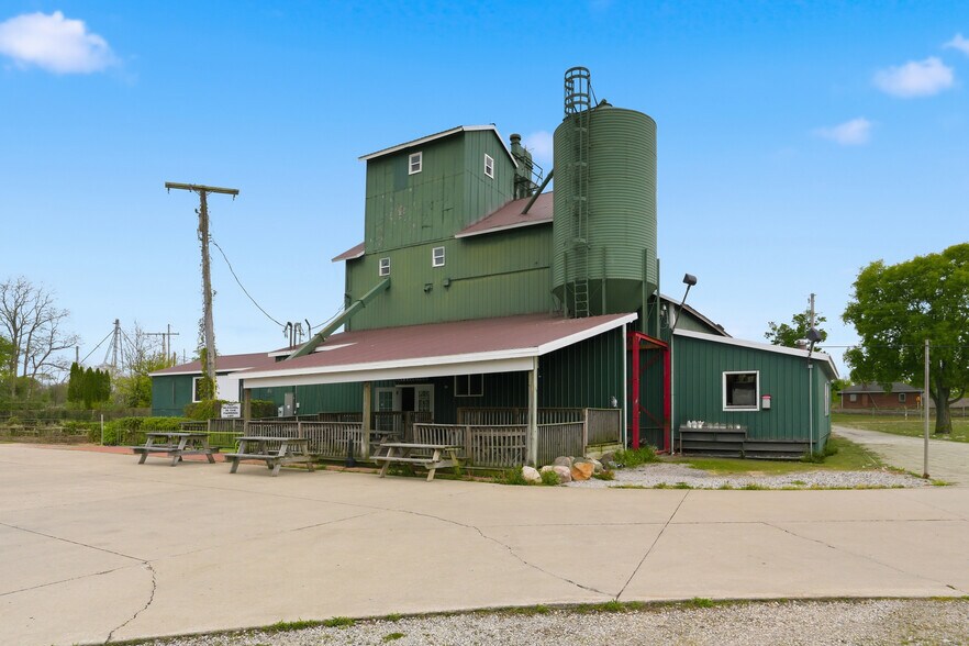 Primary Photo Of 100 S Old State Road 15, Leesburg Restaurant For Sale