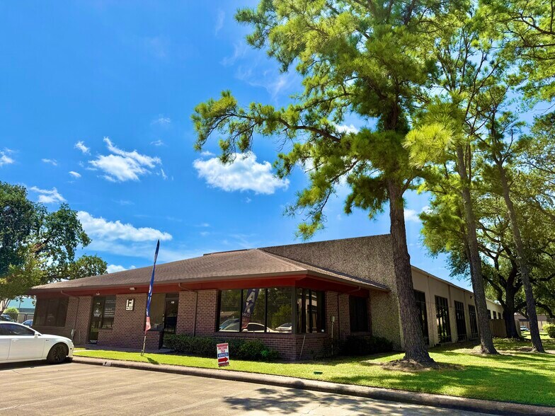 More Photos Of 7135 W Tidwell Rd, Houston Unknown For Lease