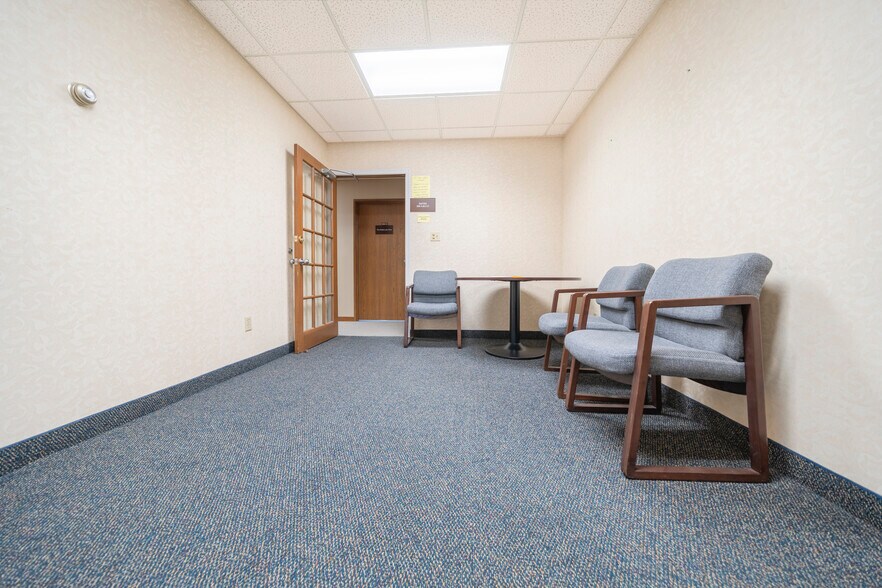 More Photos Of 33595 Bainbridge Rd, Solon Office For Lease