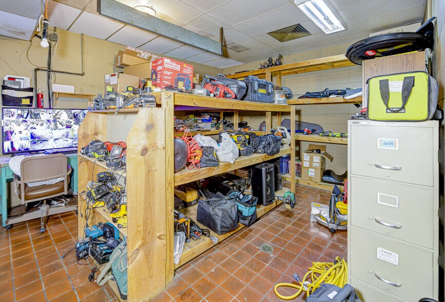 More Photos Of 3412 Washington St, Vicksburg Freestanding For Sale