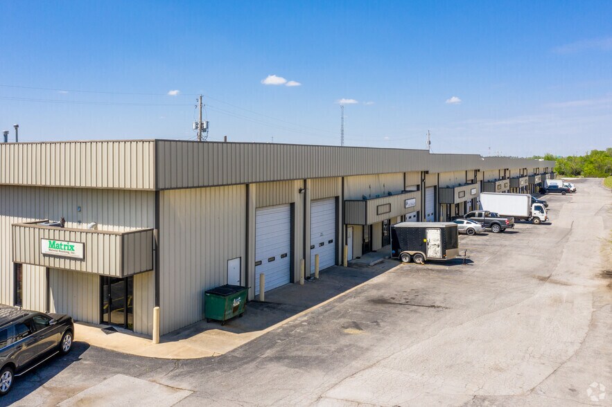 More Photos Of 6549 E 46th St, Tulsa Warehouse For Lease