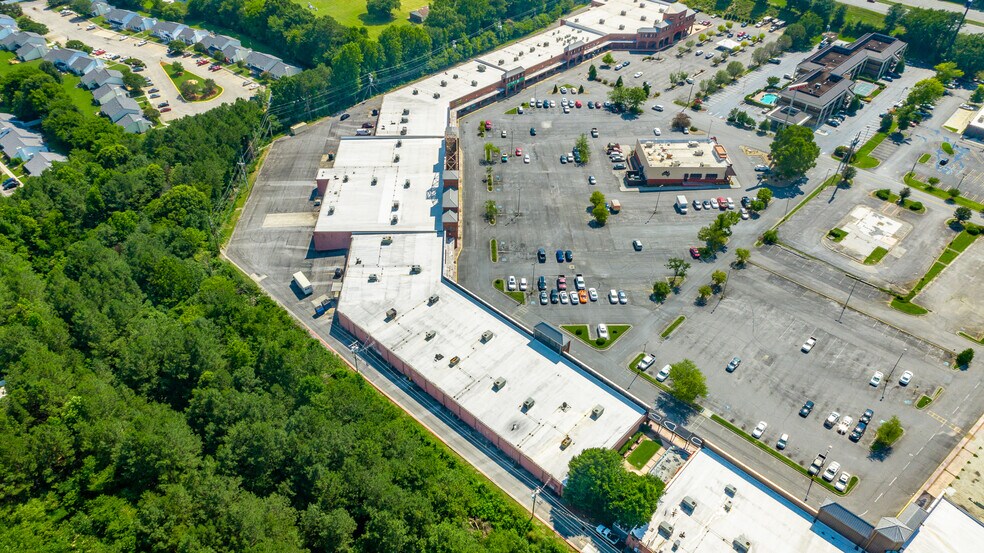More Photos Of 1001 Market St, Dalton Unknown For Lease
