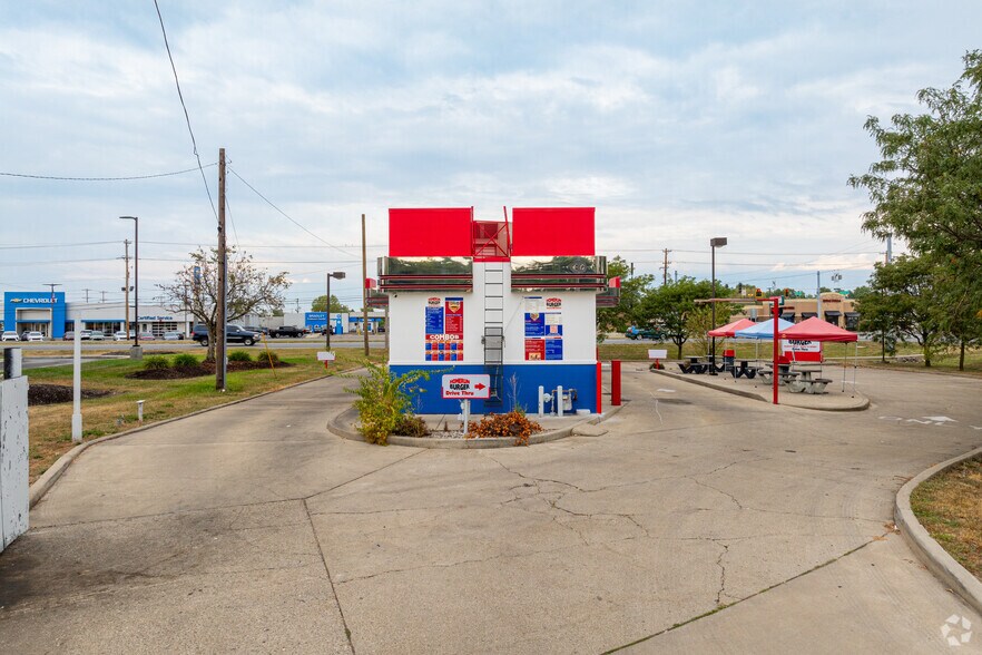More Photos Of 1599 N Morton St, Franklin Fast Food For Lease