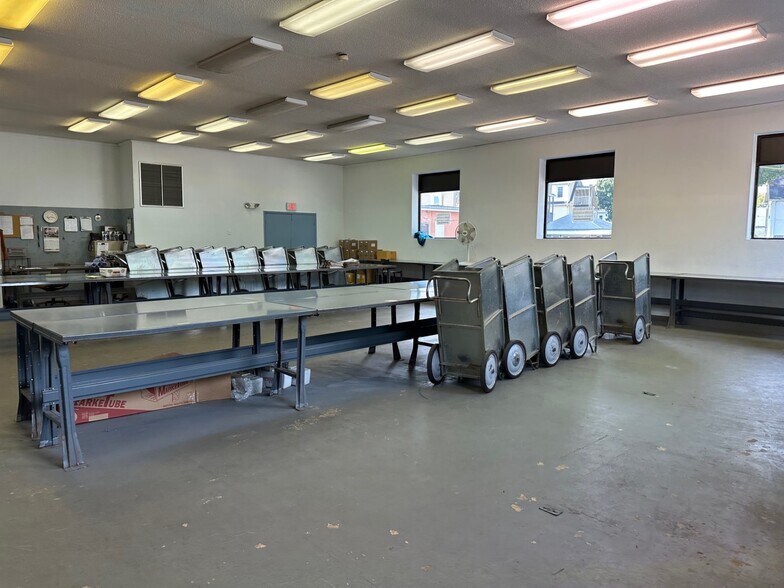 More Photos Of 126 Franklin St, Torrington Light Manufacturing For Sale