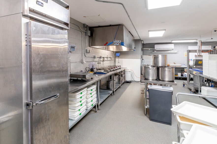 More Photos Of 711 W 8th St, Pueblo Manufacturing For Sale