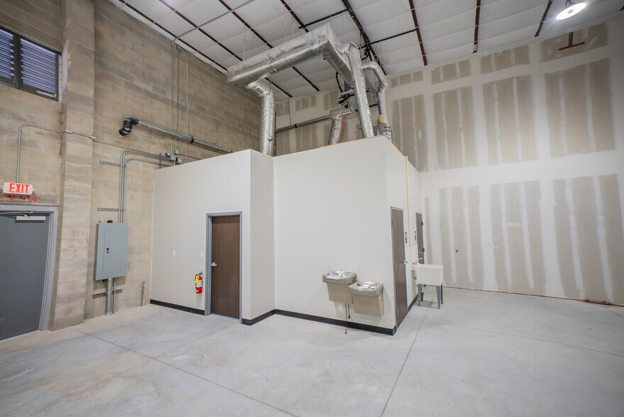 More Photos Of 11201 49th St N, Clearwater Unknown For Lease