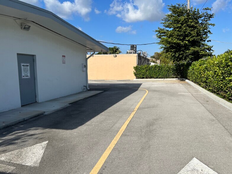 More Photos Of 1001 NW 95th St, Miami Restaurant For Sale