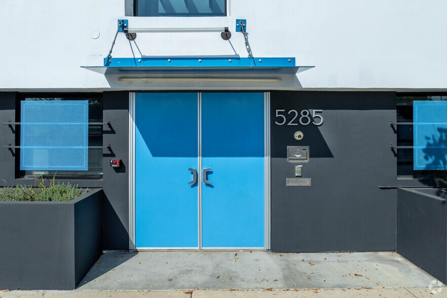 More Photos Of 5285 W Washington Blvd, Los Angeles Loft Creative Space For Sale