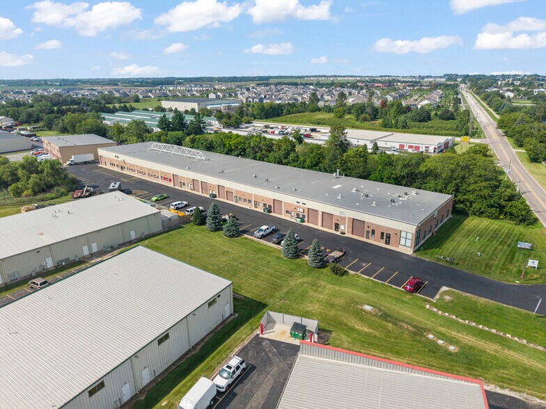 More Photos Of 25553 Wolf's Crossing Rd, Plainfield Warehouse For Lease