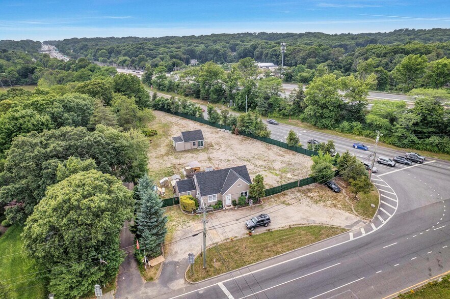 More Photos Of 557 Deer Park Rd, Dix Hills Flex For Sale