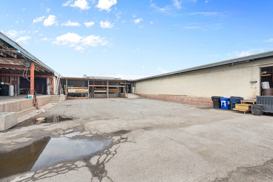 More Photos Of 491 W Rialto Ave, Rialto Manufacturing For Sale