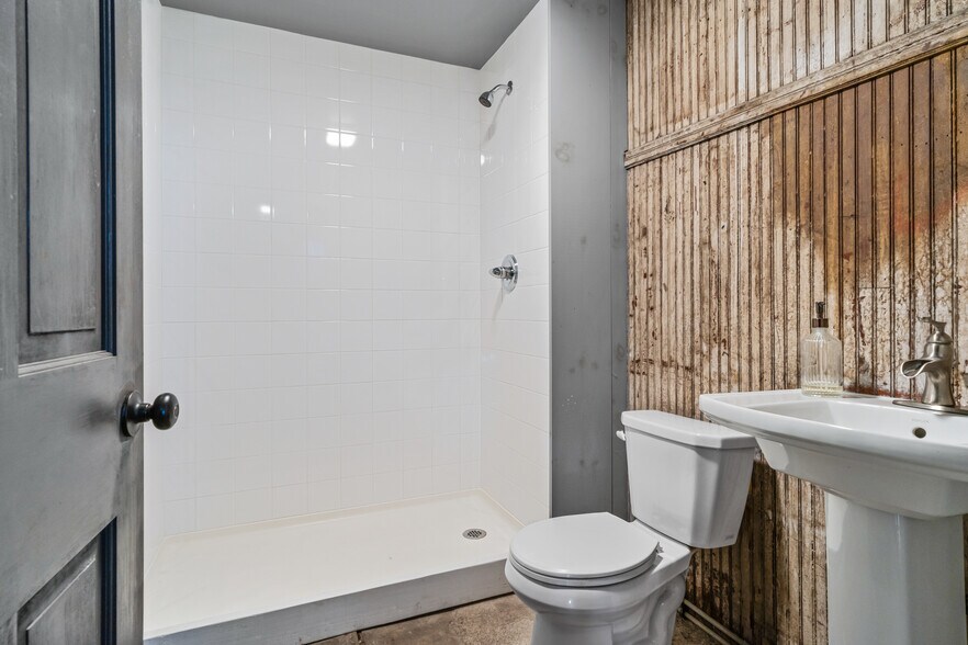 More Photos Of 705-707 Cherry Aly, Hudson Warehouse For Lease