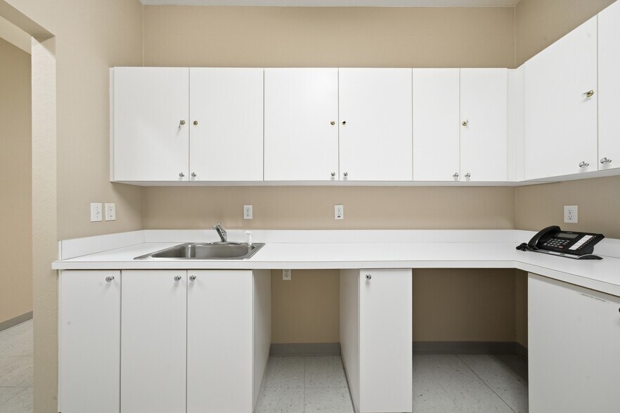 More Photos Of 401 W Interlake Blvd, Lake Placid Office For Sale