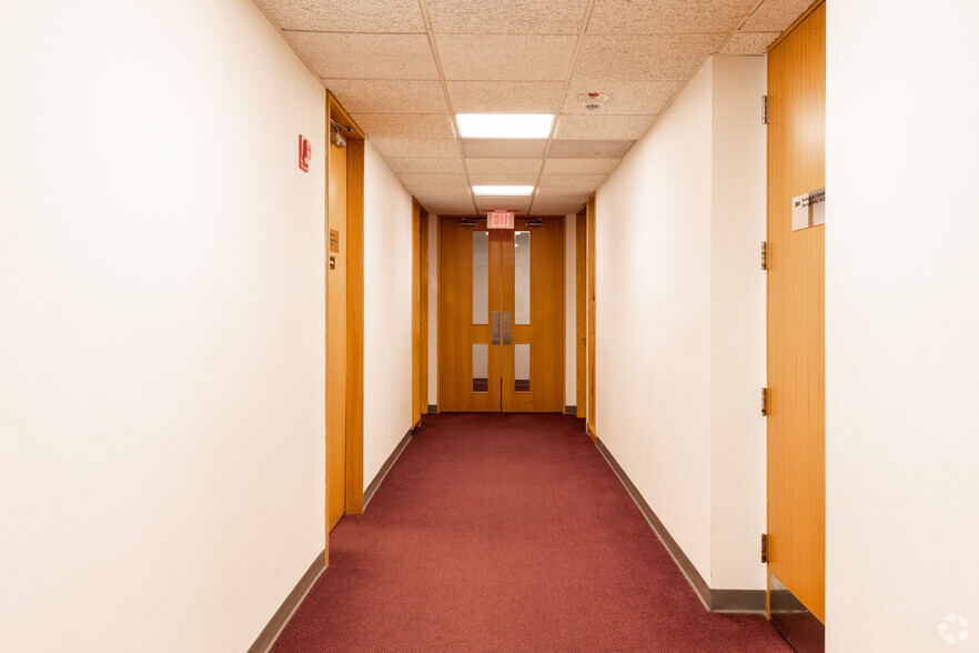 More Photos Of 10 Langley Rd, Newton Office For Sale