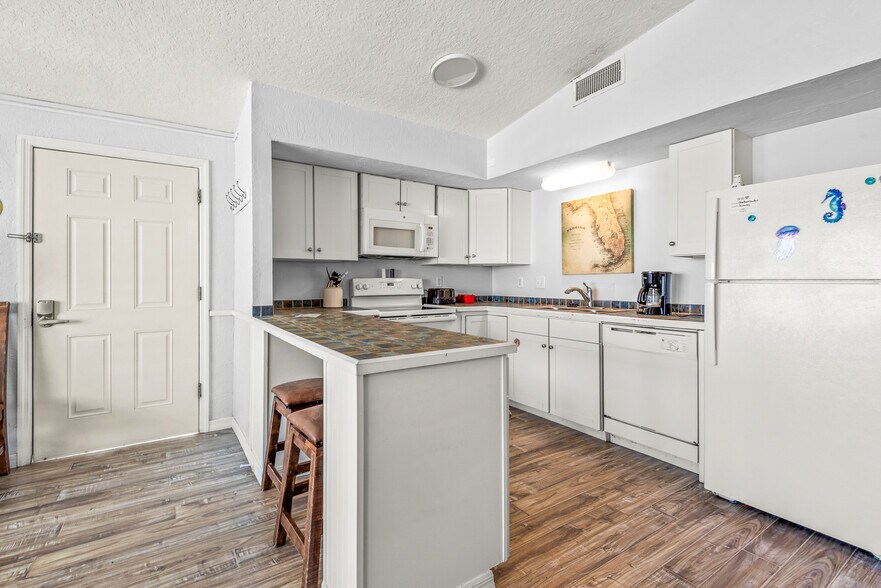 More Photos Of 3201 Hill St, New Smyrna Beach Hotel For Sale