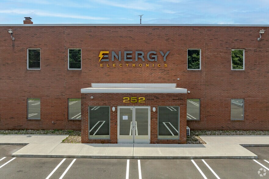 More Photos Of 252-262 Depot Rd, Milford Light Distribution For Lease