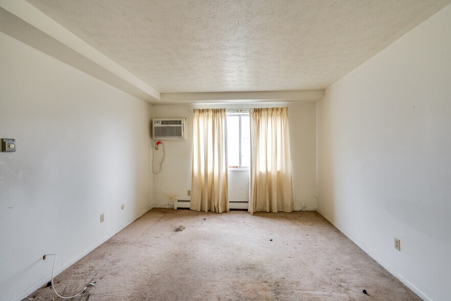 More Photos Of 2615 Ellet Ave, Akron Apartments For Sale