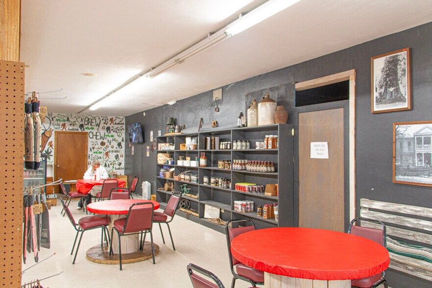 More Photos Of 110 N Broadway St, Broken Bow General Retail For Sale