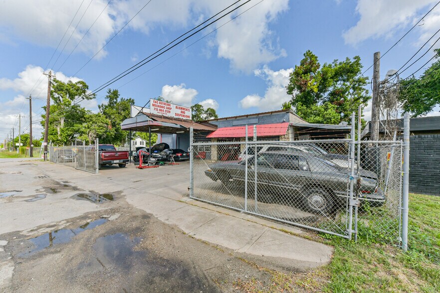 More Photos Of 2623 Berry Rd, Houston General Retail For Sale