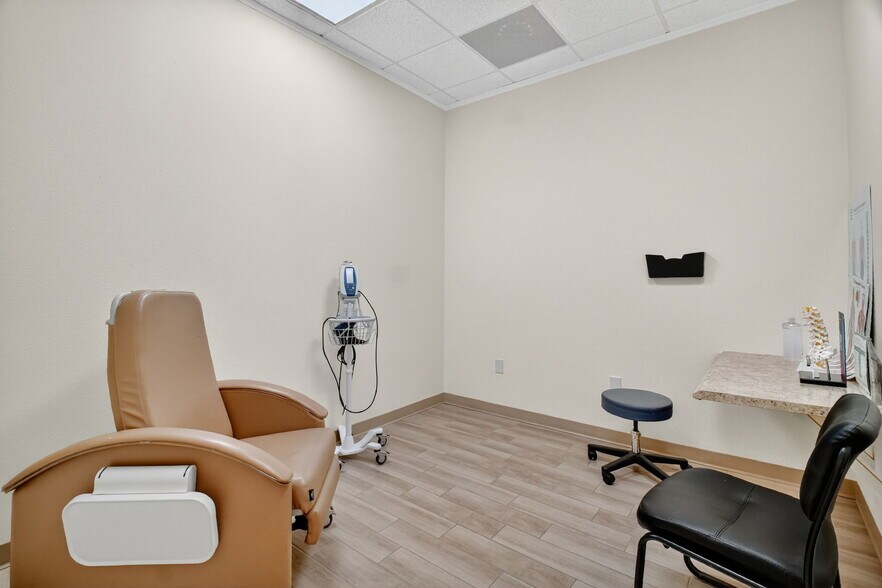 More Photos Of 1511 Buenos Aires Blvd, Lady Lake Funeral Home For Lease