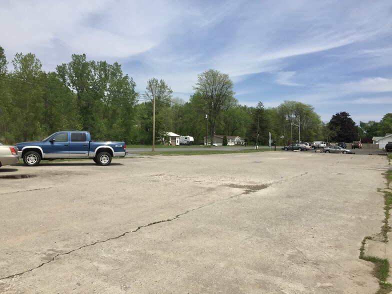 More Photos Of 1426 W River Rd, Waterloo Township Apartments For Lease