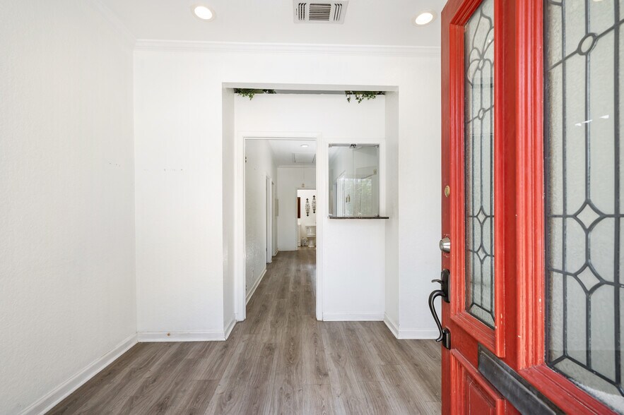 More Photos Of 3109 N St Marys St, San Antonio Office For Lease