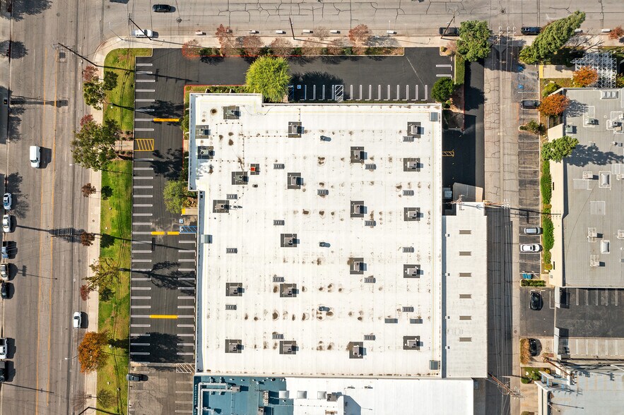 More Photos Of 21329 Nordhoff St, Chatsworth Distribution For Lease