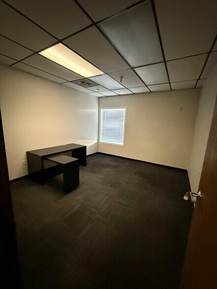 More Photos Of 7979-7989 Vickers St, San Diego Flex For Lease