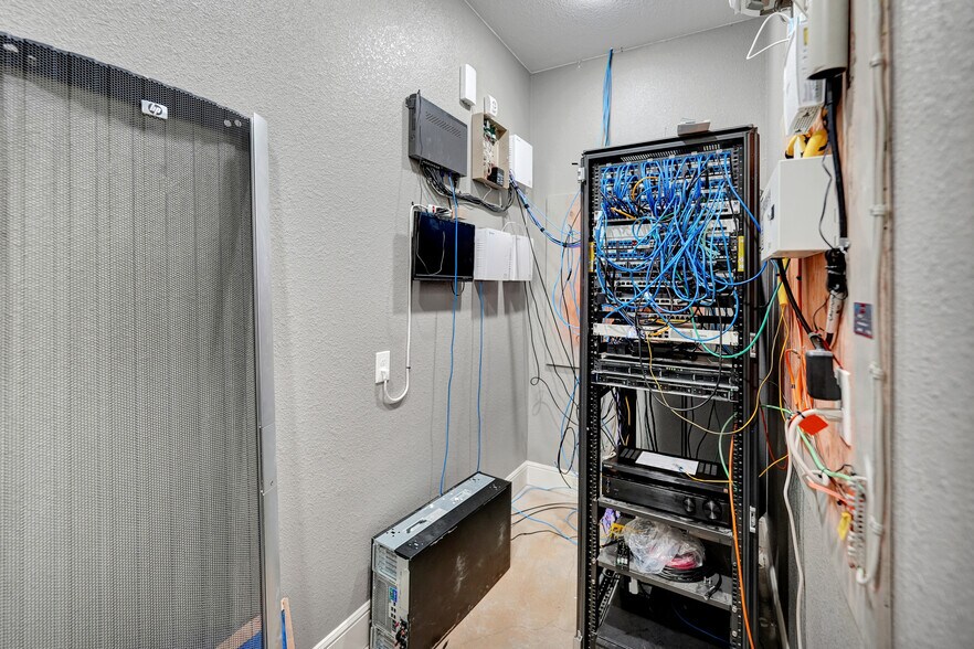 More Photos Of 4313 N County Rd W, Odessa Office For Sale