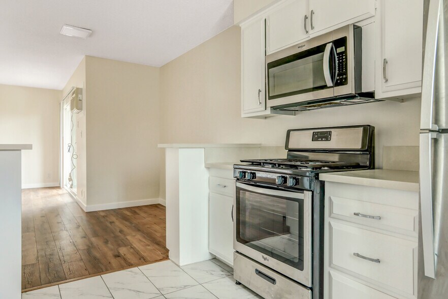 More Photos Of 423 N Harvard Blvd, Los Angeles Apartments For Sale